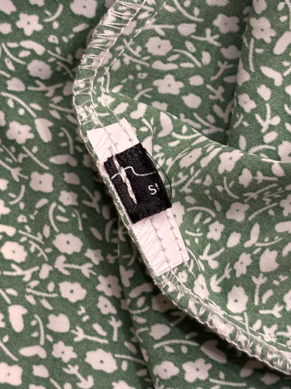 Green Floral V-Neck Button Front Dress size S/M (tags are missing) - Picture 5 of 5